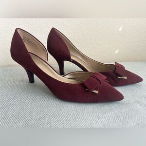 Kelly & Katie Burgundy Suede Heels Pumps Pointed Toe Shoes Bow Accent Size 8.5